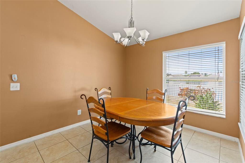 Activo con contrato: $349,999 (3 camas, 2 baños, 1486 Pies cuadrados)