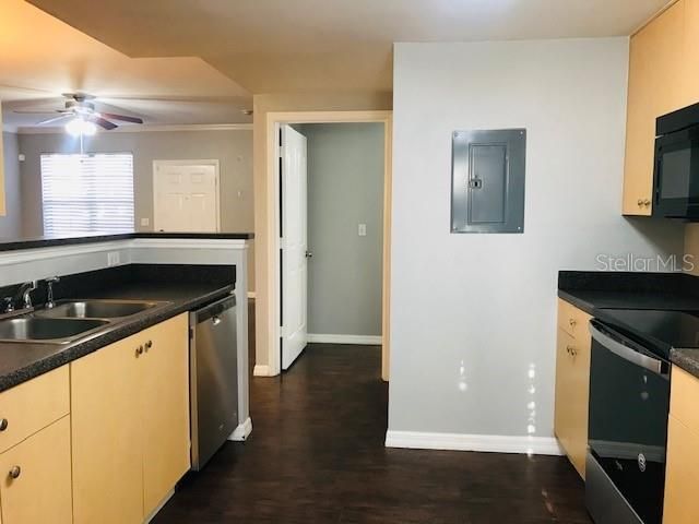 For Rent: $1,650 (1 beds, 1 baths, 792 Square Feet)