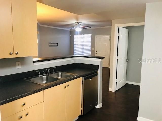 For Rent: $1,650 (1 beds, 1 baths, 792 Square Feet)