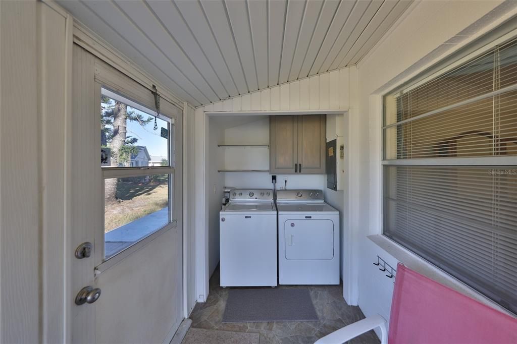 待售: $130,000 (2 贝兹, 2 浴室, 984 平方英尺)