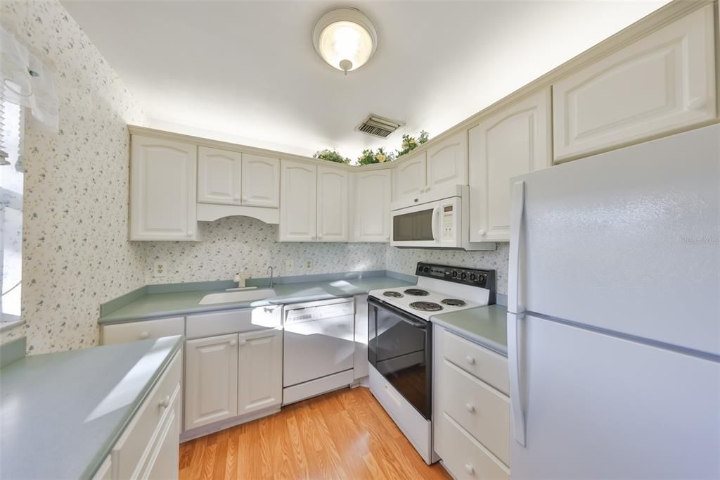 待售: $130,000 (2 贝兹, 2 浴室, 984 平方英尺)