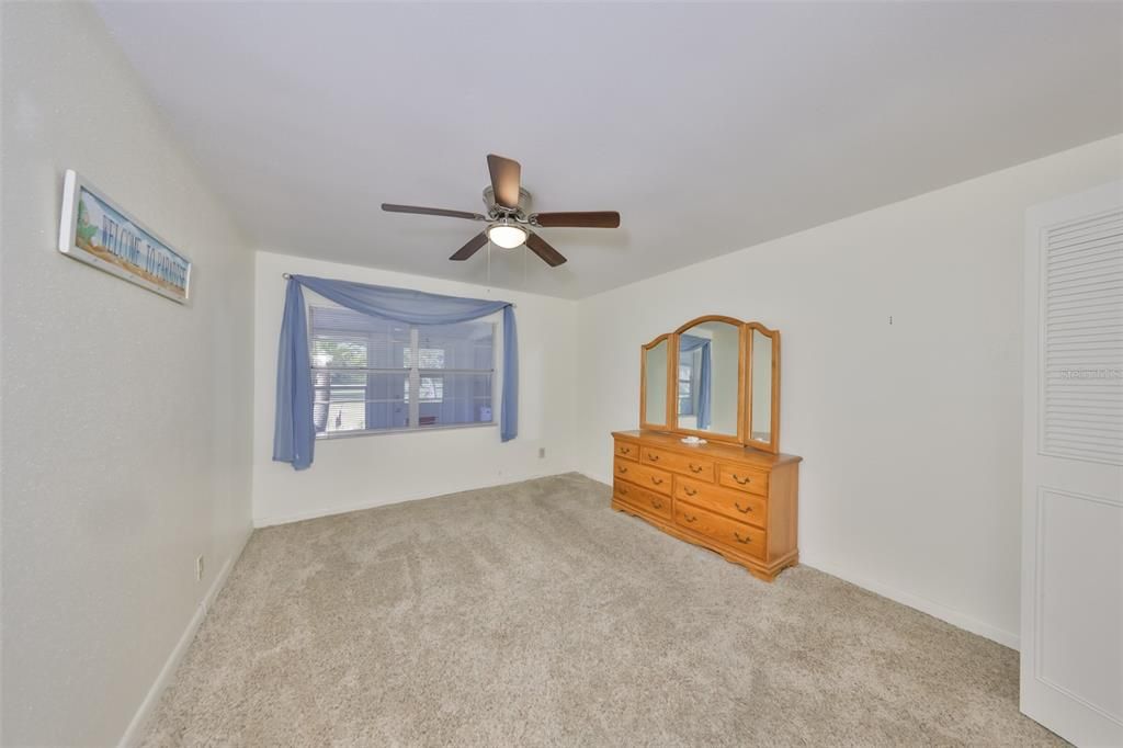 待售: $130,000 (2 贝兹, 2 浴室, 984 平方英尺)