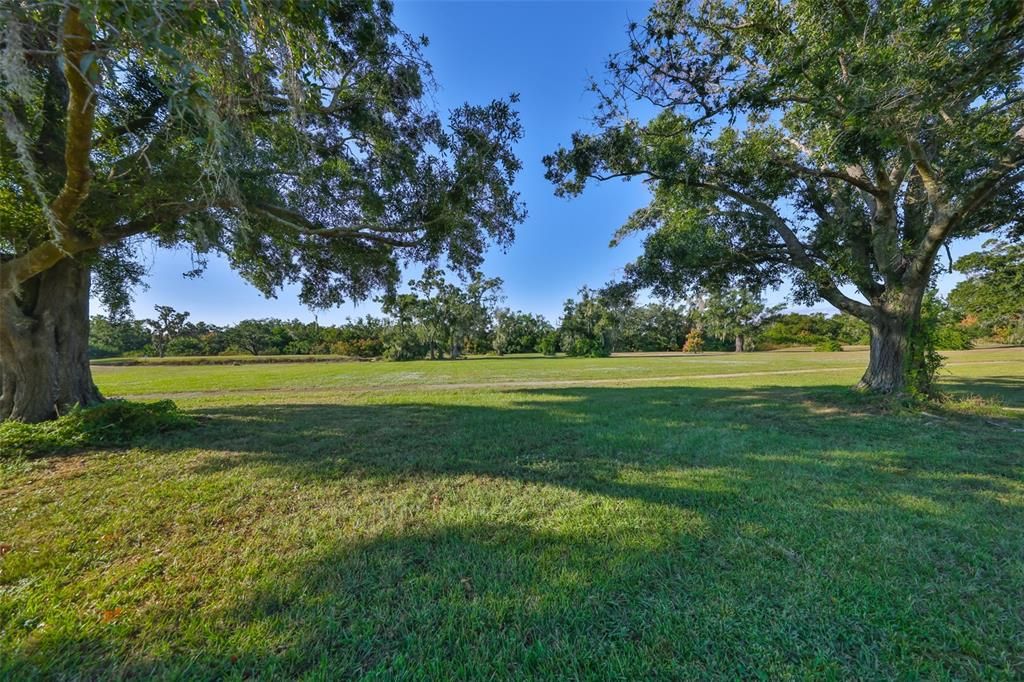 待售: $130,000 (2 贝兹, 2 浴室, 984 平方英尺)