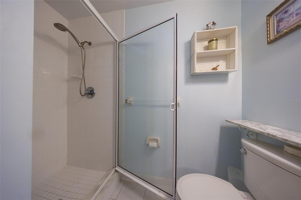 待售: $130,000 (2 贝兹, 2 浴室, 984 平方英尺)