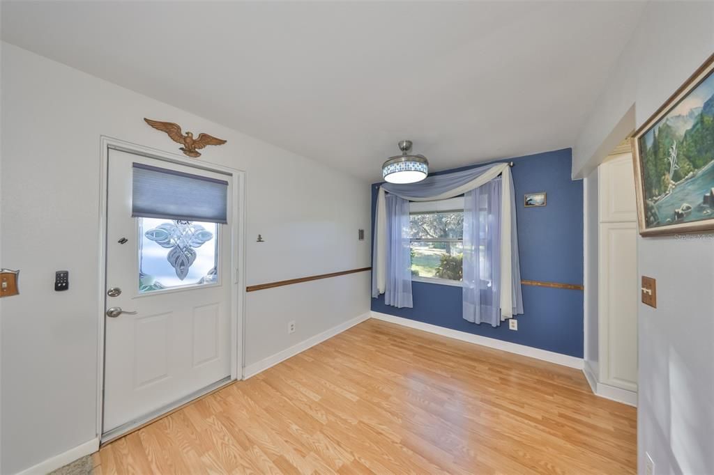 待售: $130,000 (2 贝兹, 2 浴室, 984 平方英尺)