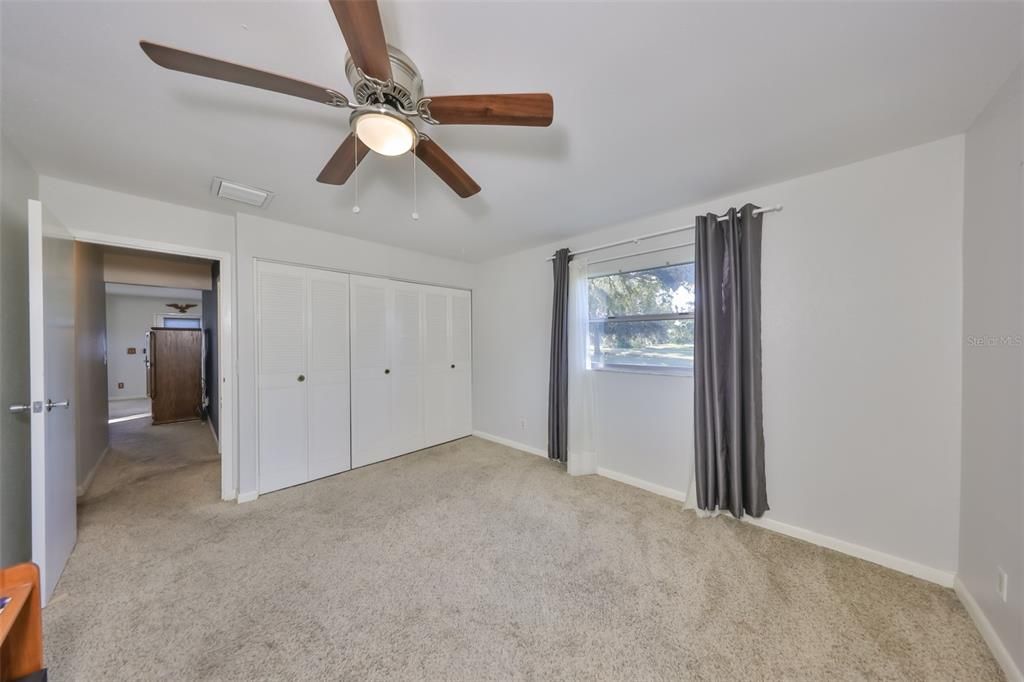 待售: $130,000 (2 贝兹, 2 浴室, 984 平方英尺)