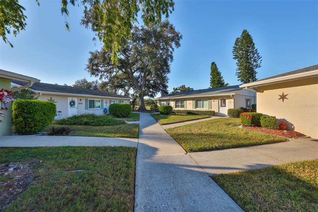 待售: $130,000 (2 贝兹, 2 浴室, 984 平方英尺)