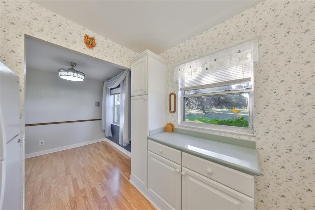 待售: $130,000 (2 贝兹, 2 浴室, 984 平方英尺)