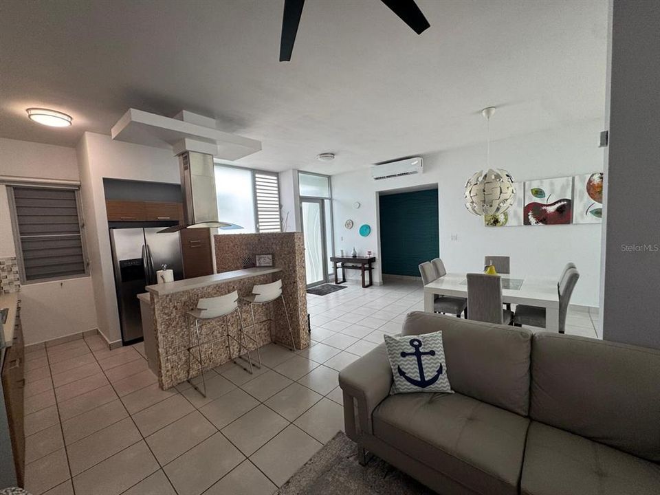 合同活跃: $360,000 (3 贝兹, 2 浴室, 1179 平方英尺)