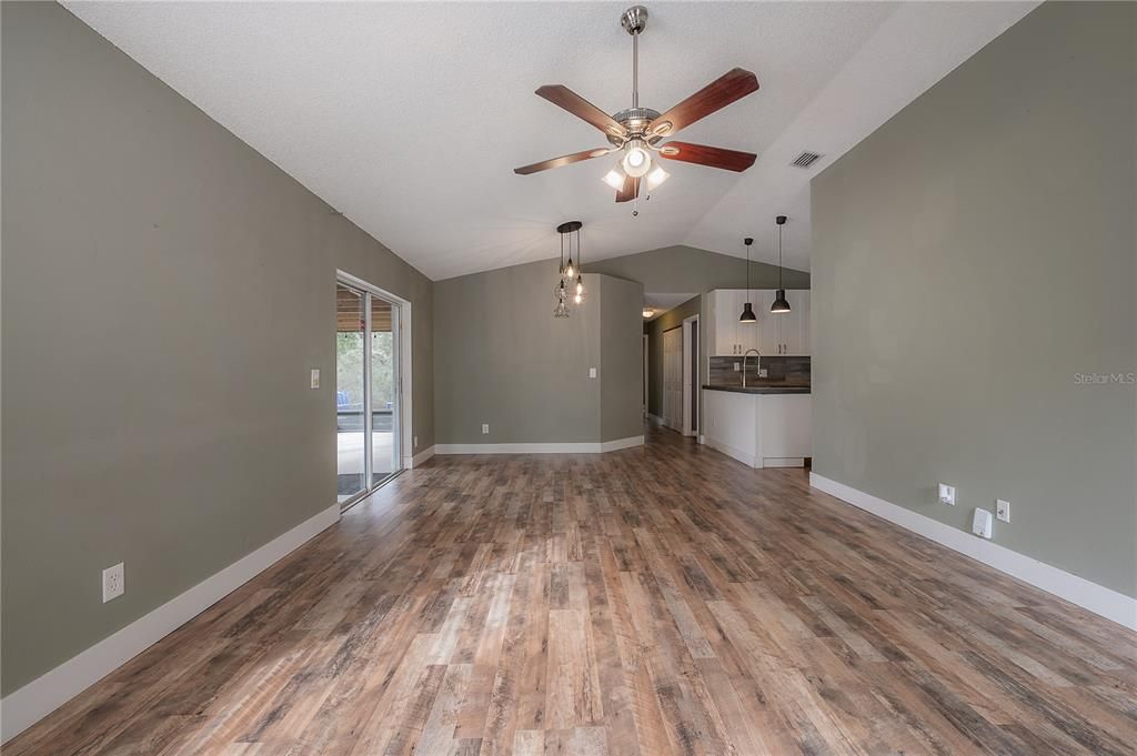 На продажу: $375,000 (3 спален, 2 ванн, 1124 Квадратных фут)