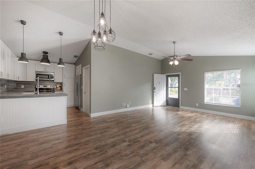 На продажу: $375,000 (3 спален, 2 ванн, 1124 Квадратных фут)