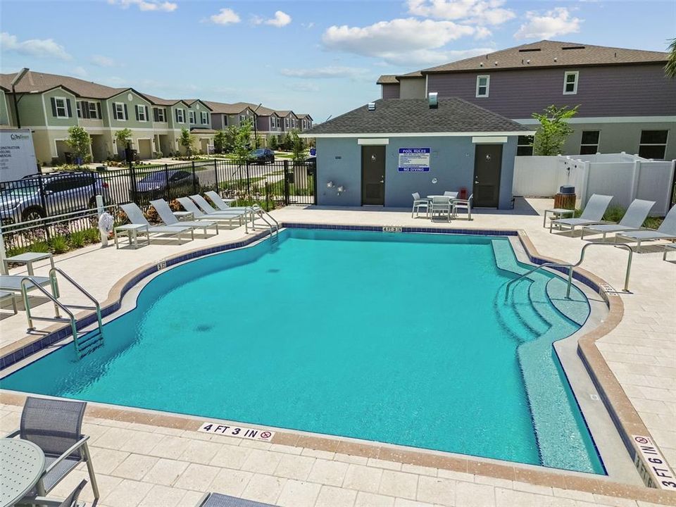 На продажу: $254,400 (2 спален, 2 ванн, 1532 Квадратных фут)