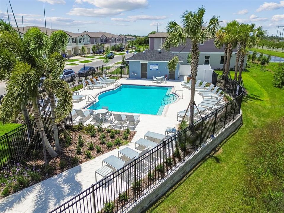 На продажу: $254,400 (2 спален, 2 ванн, 1532 Квадратных фут)