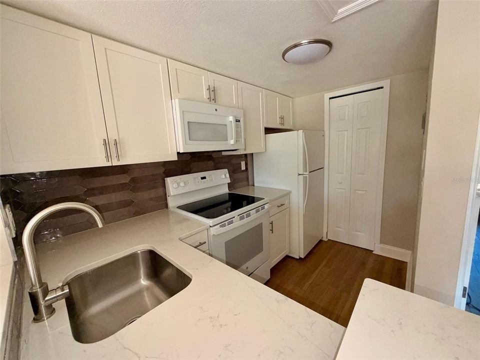 For Rent: $1,350 (1 beds, 1 baths, 633 Square Feet)