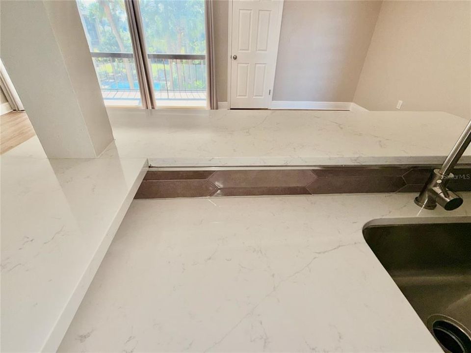 For Rent: $1,350 (1 beds, 1 baths, 633 Square Feet)