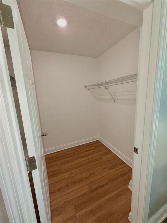 For Rent: $1,350 (1 beds, 1 baths, 633 Square Feet)