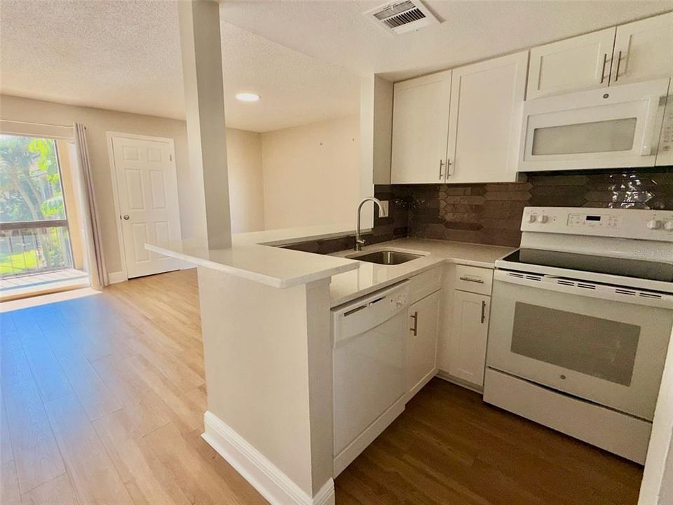 For Rent: $1,350 (1 beds, 1 baths, 633 Square Feet)