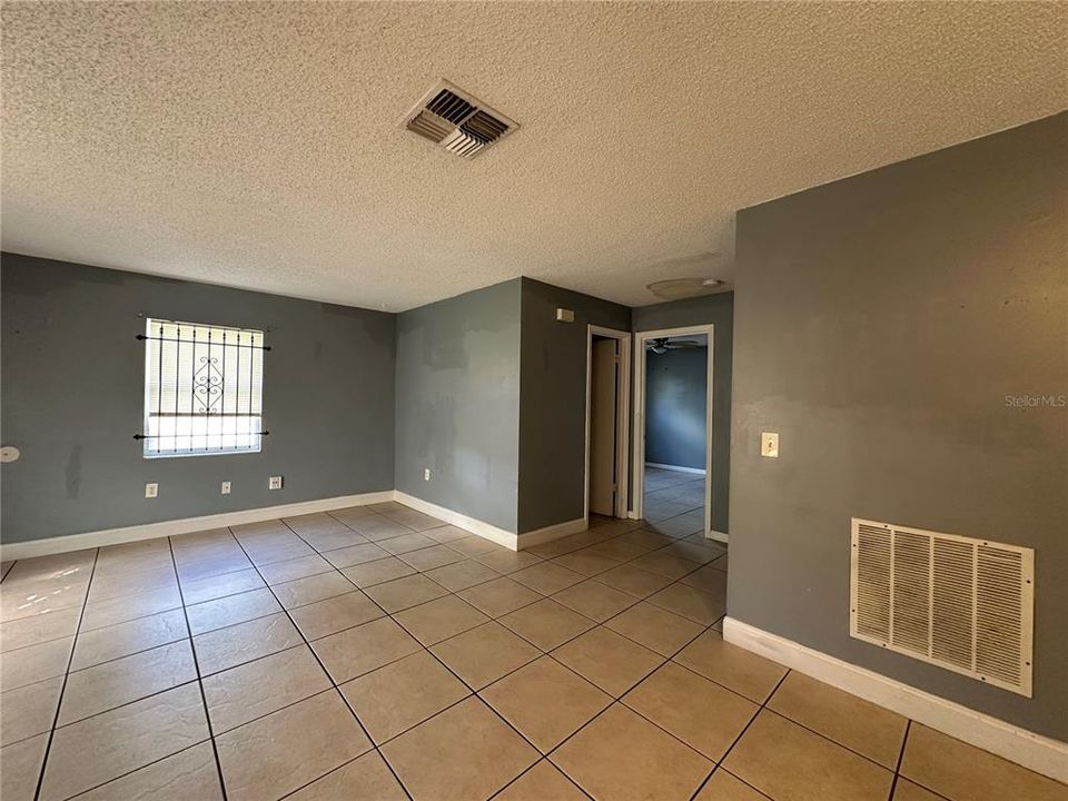 En Renta: $1,450 (2 camas, 1 baños, 1664 Pies cuadrados)