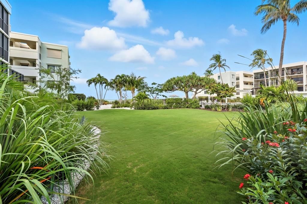 For Sale: $1,285,000 (2 beds, 2 baths, 1326 Square Feet)