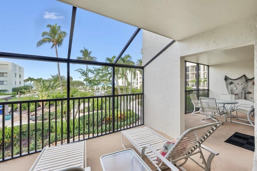 For Sale: $1,285,000 (2 beds, 2 baths, 1326 Square Feet)