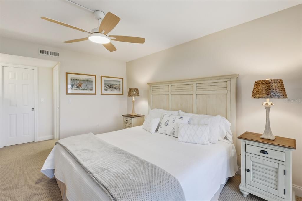 For Sale: $1,285,000 (2 beds, 2 baths, 1326 Square Feet)