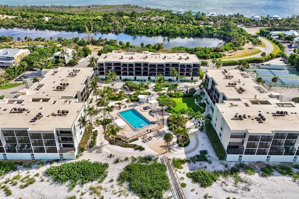 For Sale: $1,285,000 (2 beds, 2 baths, 1326 Square Feet)