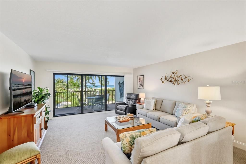 For Sale: $1,285,000 (2 beds, 2 baths, 1326 Square Feet)