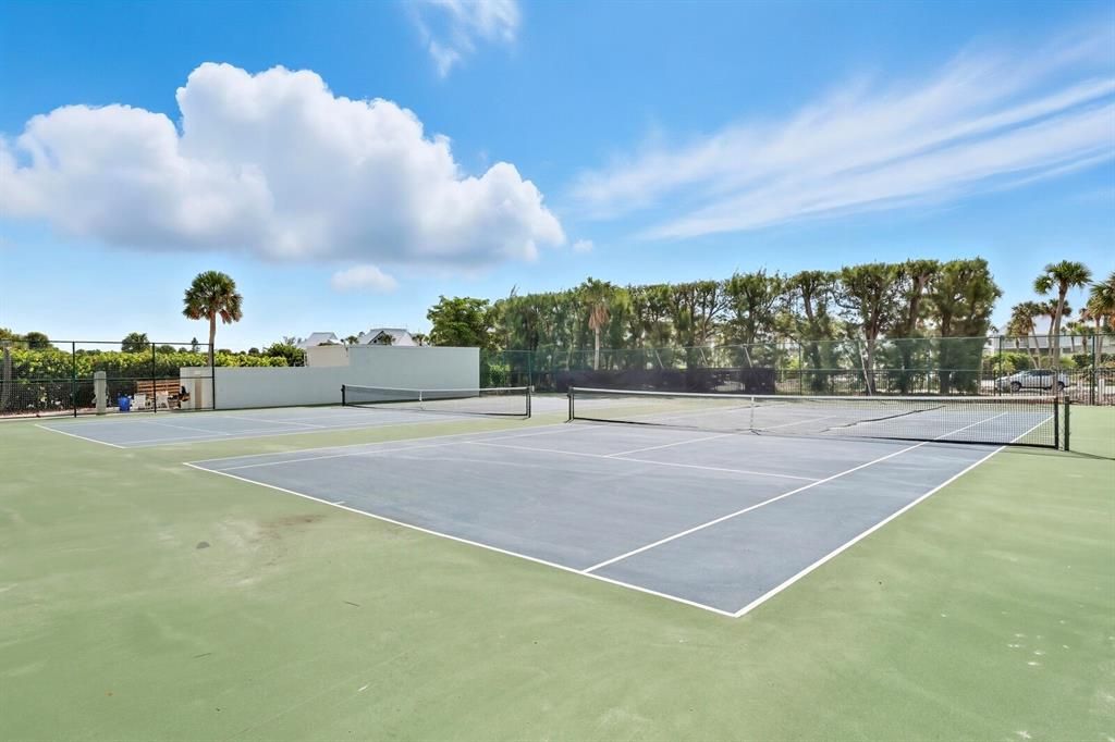 For Sale: $1,285,000 (2 beds, 2 baths, 1326 Square Feet)