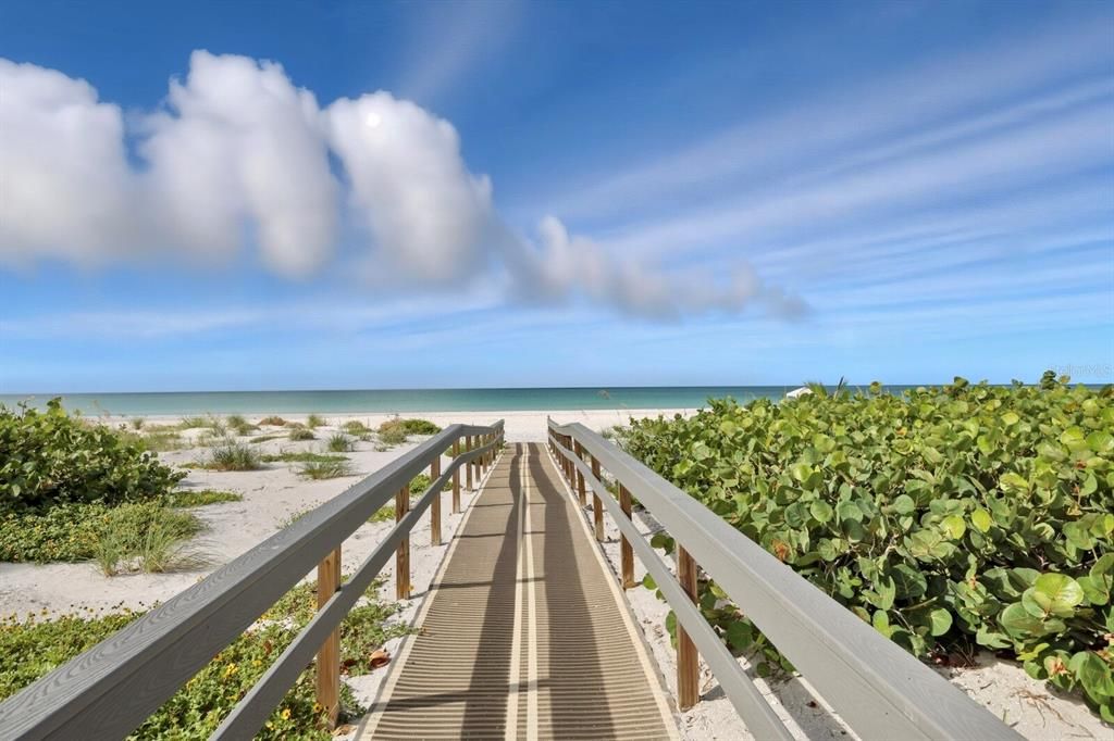 For Sale: $1,285,000 (2 beds, 2 baths, 1326 Square Feet)