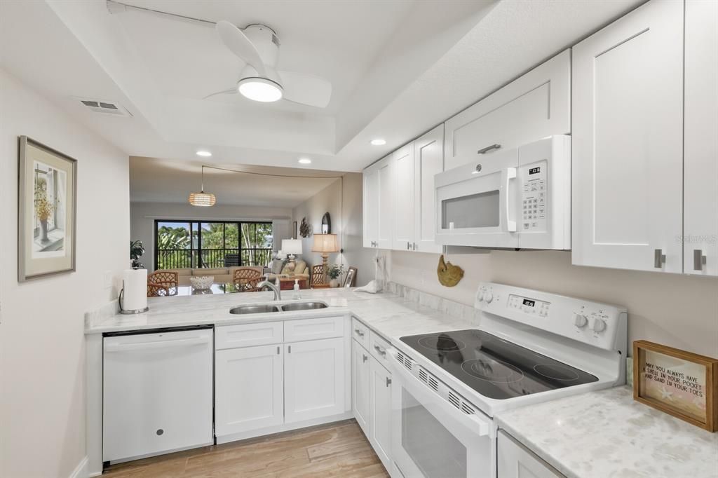 For Sale: $1,285,000 (2 beds, 2 baths, 1326 Square Feet)