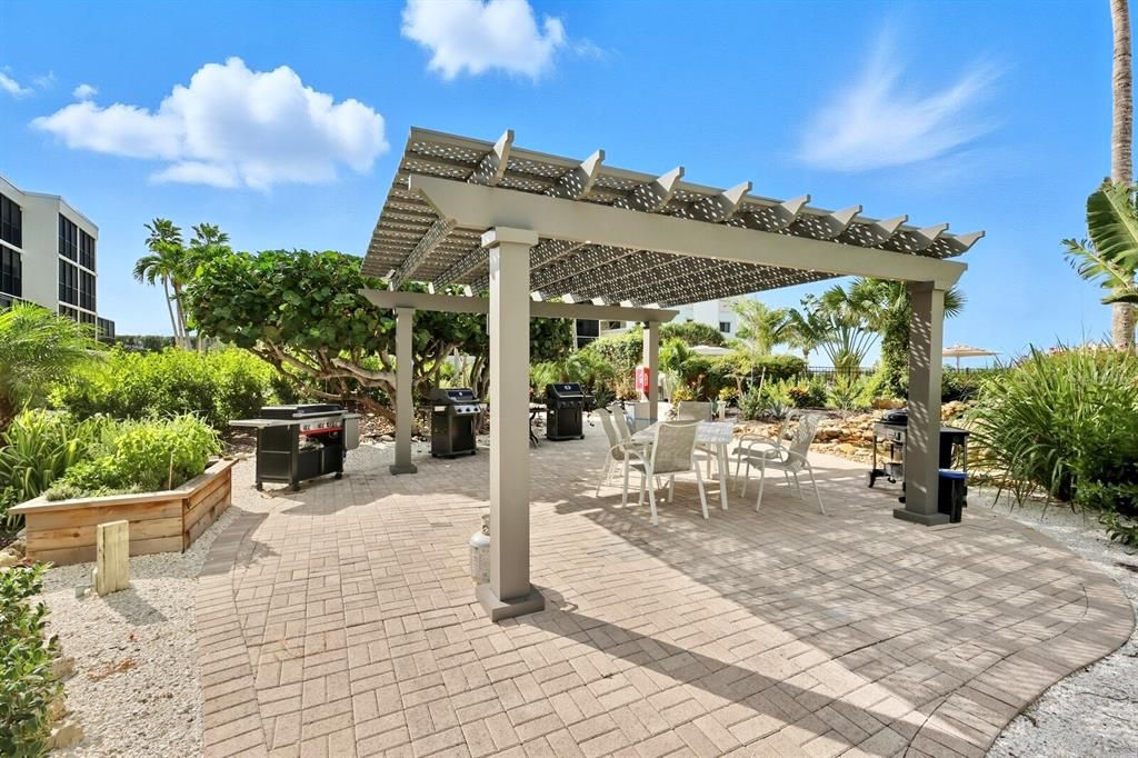 For Sale: $1,285,000 (2 beds, 2 baths, 1326 Square Feet)