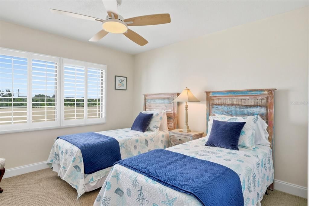 For Sale: $1,285,000 (2 beds, 2 baths, 1326 Square Feet)