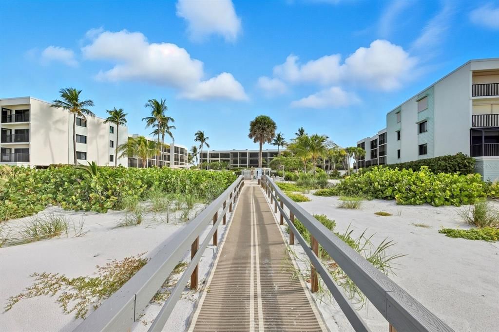 For Sale: $1,285,000 (2 beds, 2 baths, 1326 Square Feet)