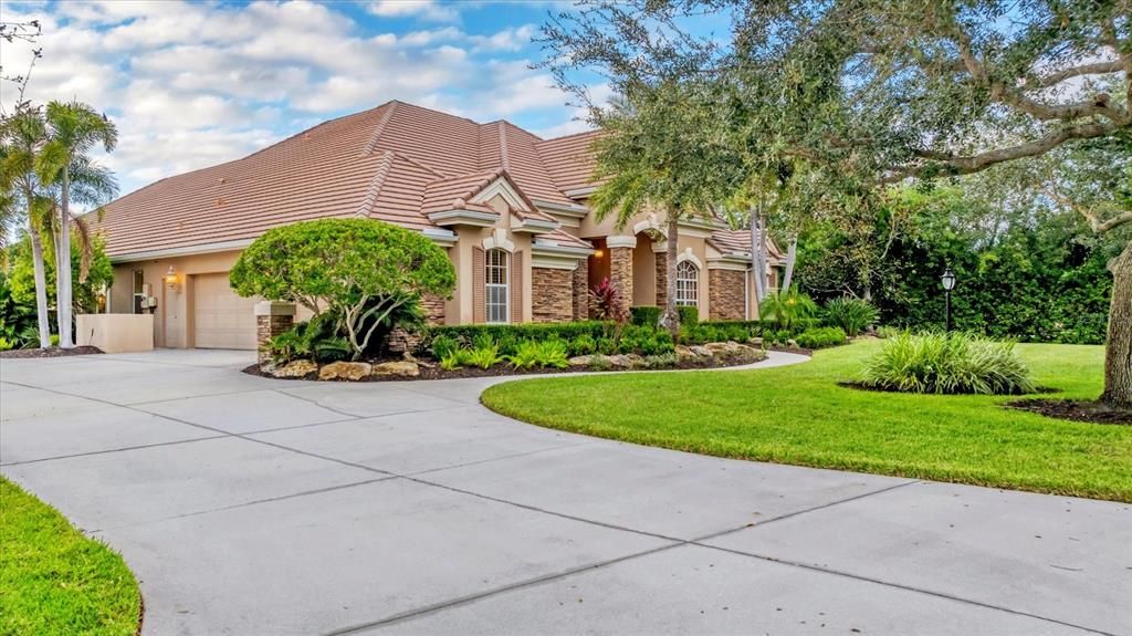 Activo con contrato: $1,425,000 (5 camas, 5 baños, 4882 Pies cuadrados)