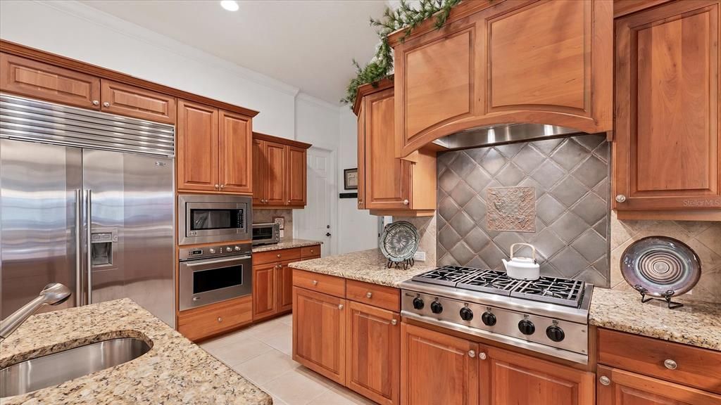 Activo con contrato: $1,425,000 (5 camas, 5 baños, 4882 Pies cuadrados)