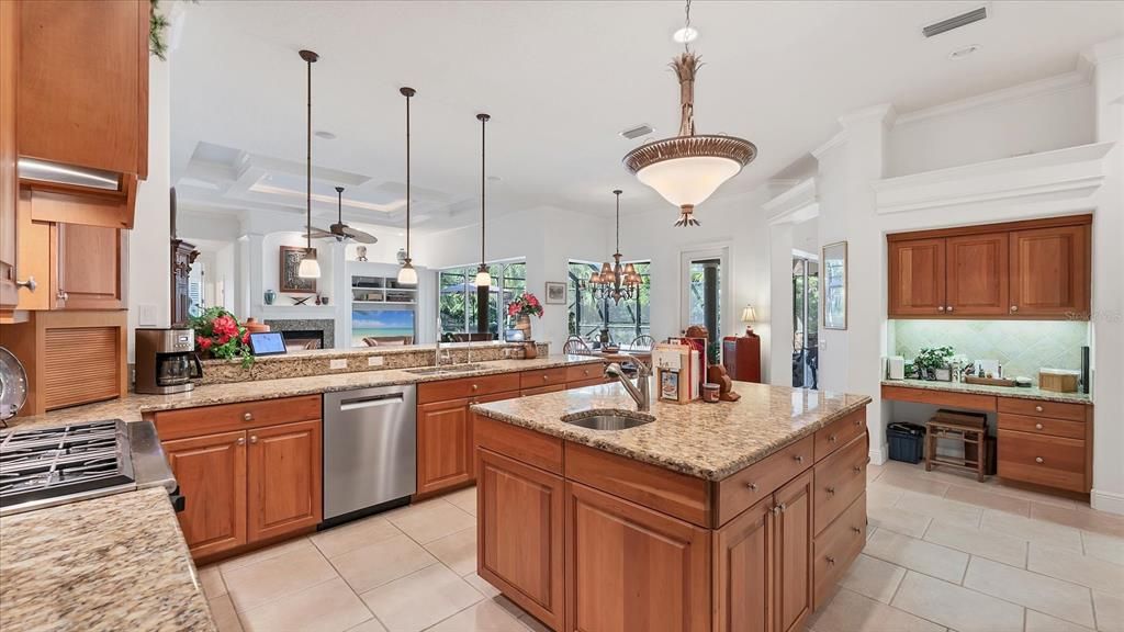 Activo con contrato: $1,425,000 (5 camas, 5 baños, 4882 Pies cuadrados)