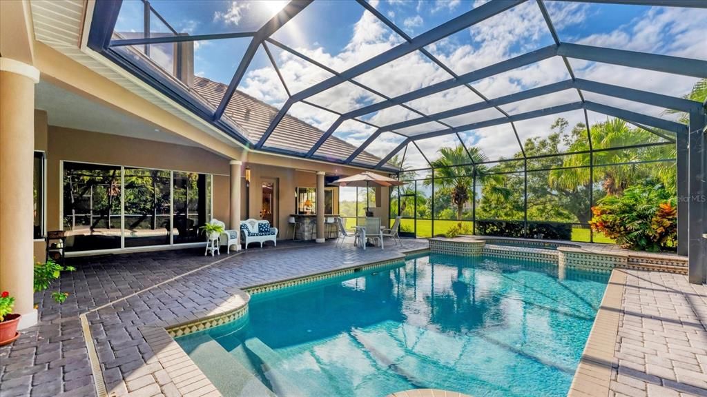 Activo con contrato: $1,425,000 (5 camas, 5 baños, 4882 Pies cuadrados)