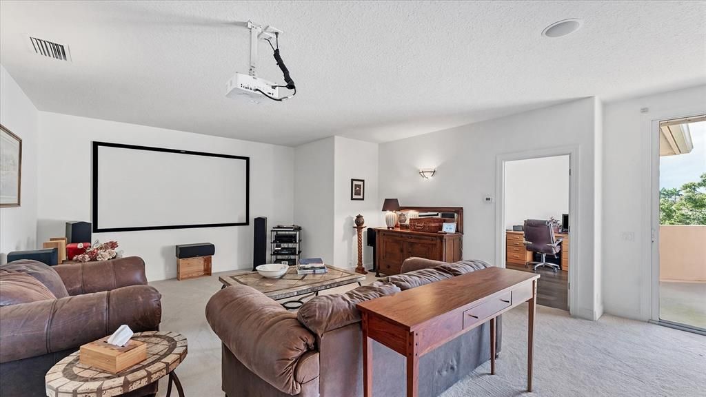 Activo con contrato: $1,425,000 (5 camas, 5 baños, 4882 Pies cuadrados)