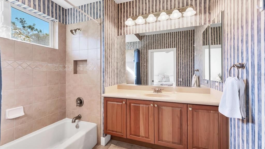 Activo con contrato: $1,425,000 (5 camas, 5 baños, 4882 Pies cuadrados)