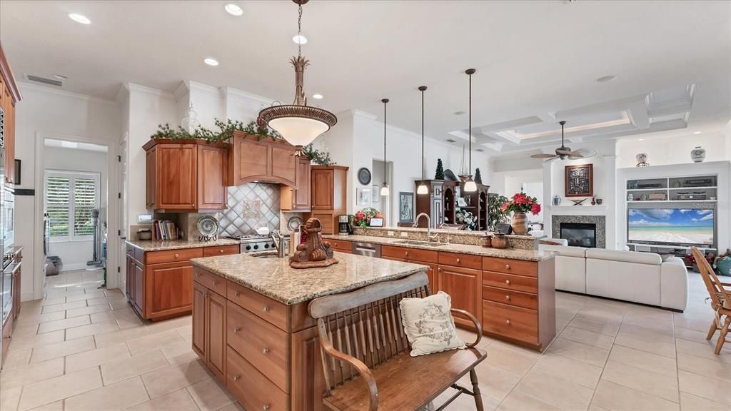 Activo con contrato: $1,425,000 (5 camas, 5 baños, 4882 Pies cuadrados)