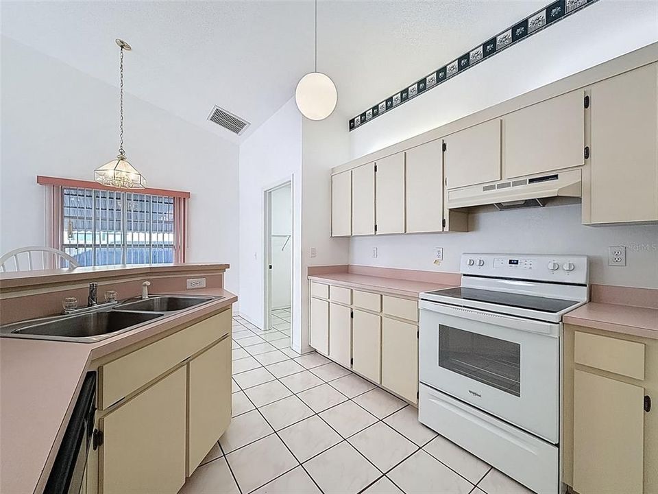 Active With Contract: $299,000 (3 beds, 2 baths, 1790 Square Feet)