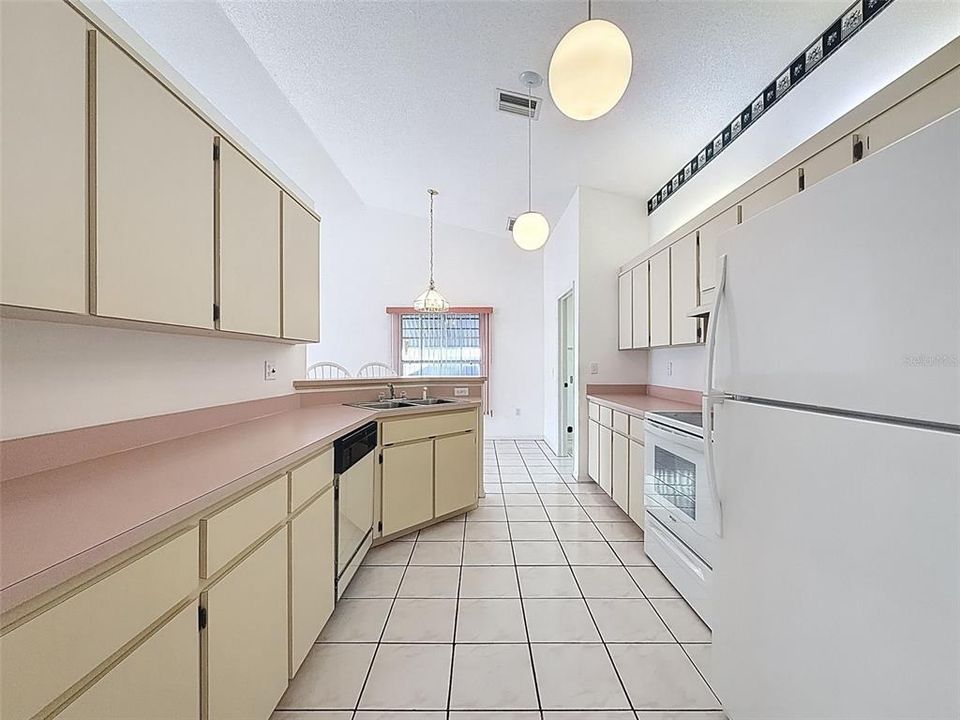 Active With Contract: $299,000 (3 beds, 2 baths, 1790 Square Feet)