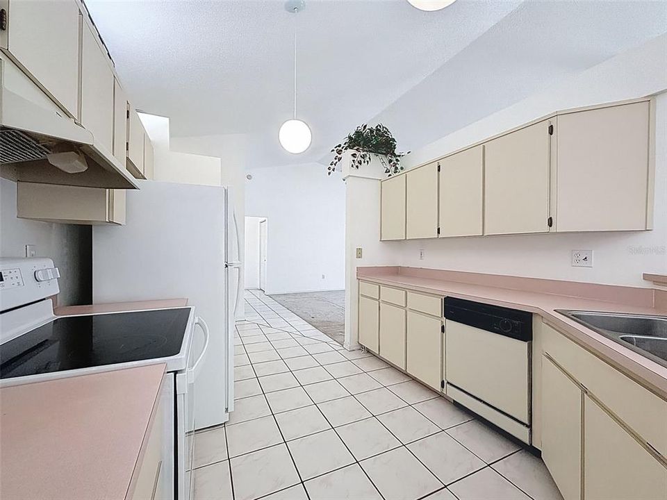 Active With Contract: $299,000 (3 beds, 2 baths, 1790 Square Feet)