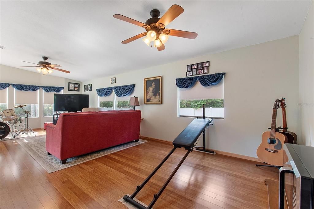 For Sale: $344,500 (2 beds, 2 baths, 1332 Square Feet)