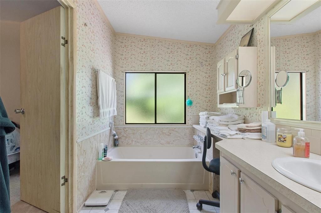 For Sale: $344,500 (2 beds, 2 baths, 1332 Square Feet)