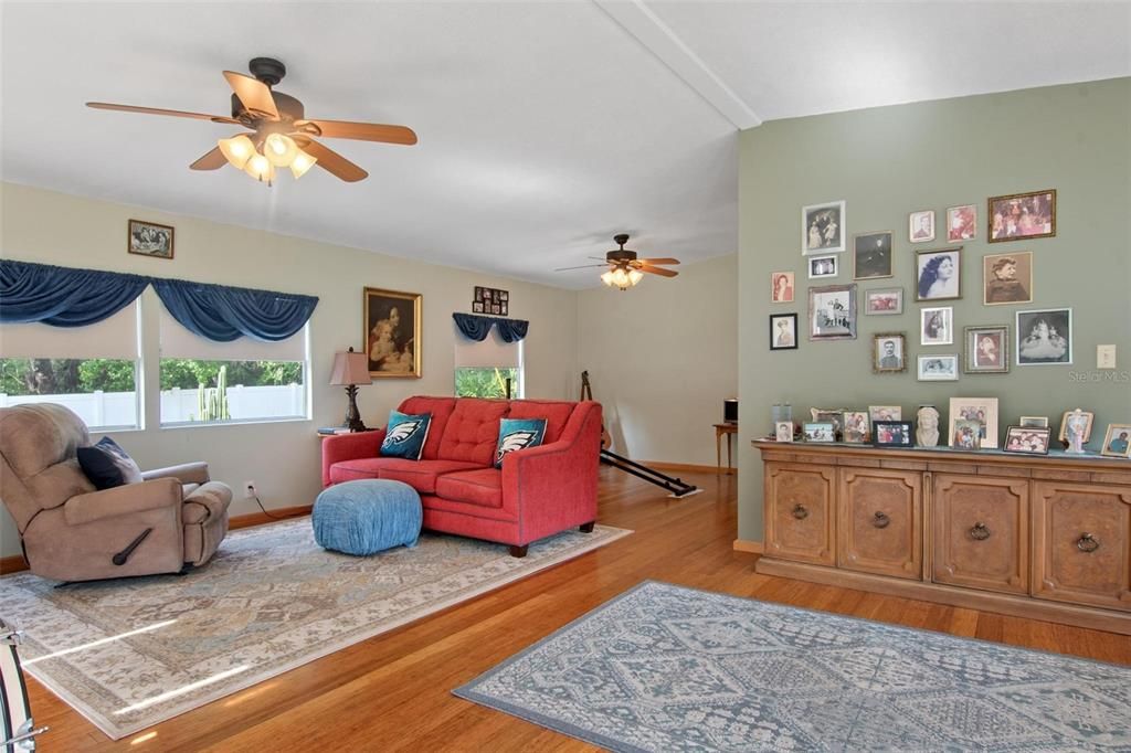 For Sale: $344,500 (2 beds, 2 baths, 1332 Square Feet)