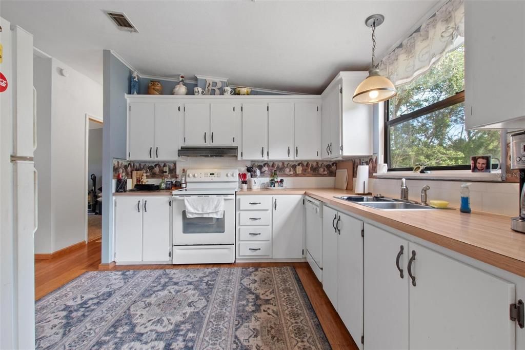 For Sale: $344,500 (2 beds, 2 baths, 1332 Square Feet)