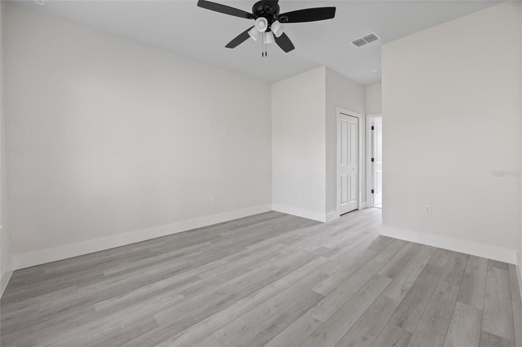 For Sale: $299,900 (4 beds, 2 baths, 1679 Square Feet)