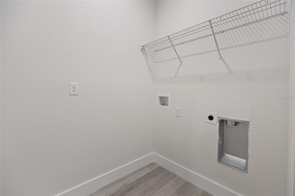 For Sale: $299,900 (4 beds, 2 baths, 1679 Square Feet)