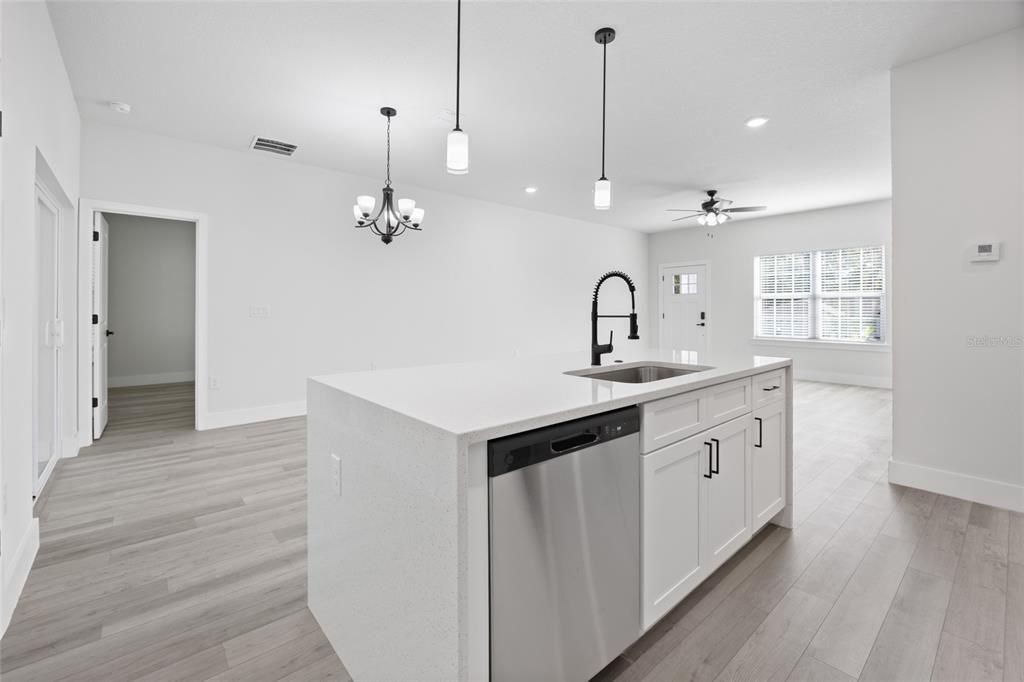 For Sale: $299,900 (4 beds, 2 baths, 1679 Square Feet)